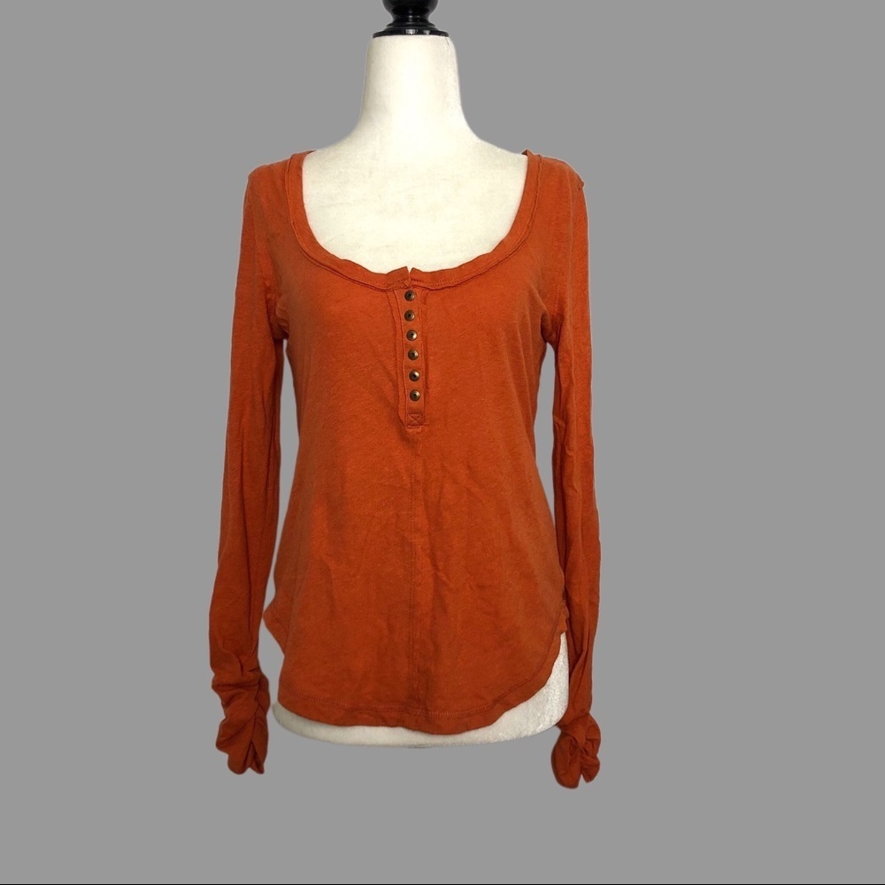 🤎 XS 🤎 NWT Anthro Henley Low Cut Linen Cotton Ruched Cuffs​